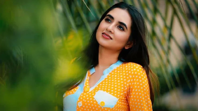 Sayohat paytida yosh er-xotin jinsiy aloqa video